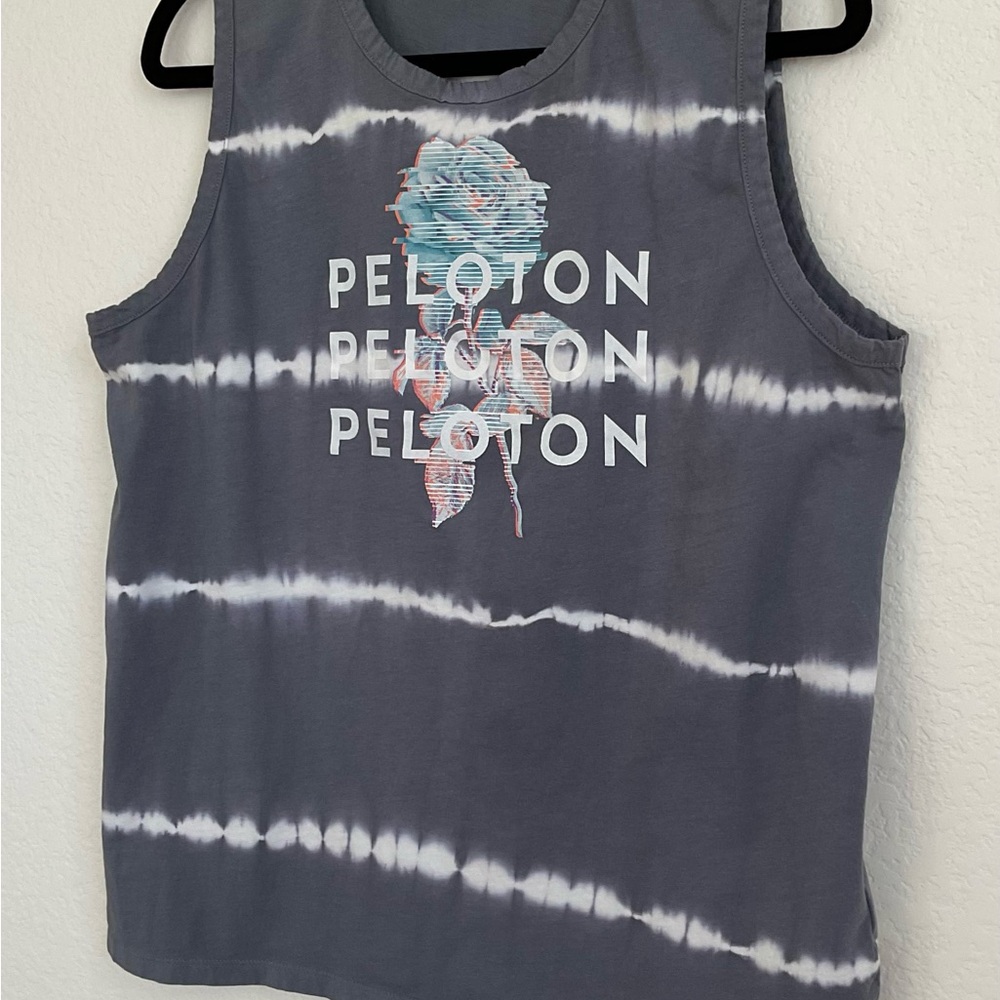 Peloton Tie-Dye Studio Side Slit Muscle Tank in Grey with a Rose Graphic - Picture 4 of 13